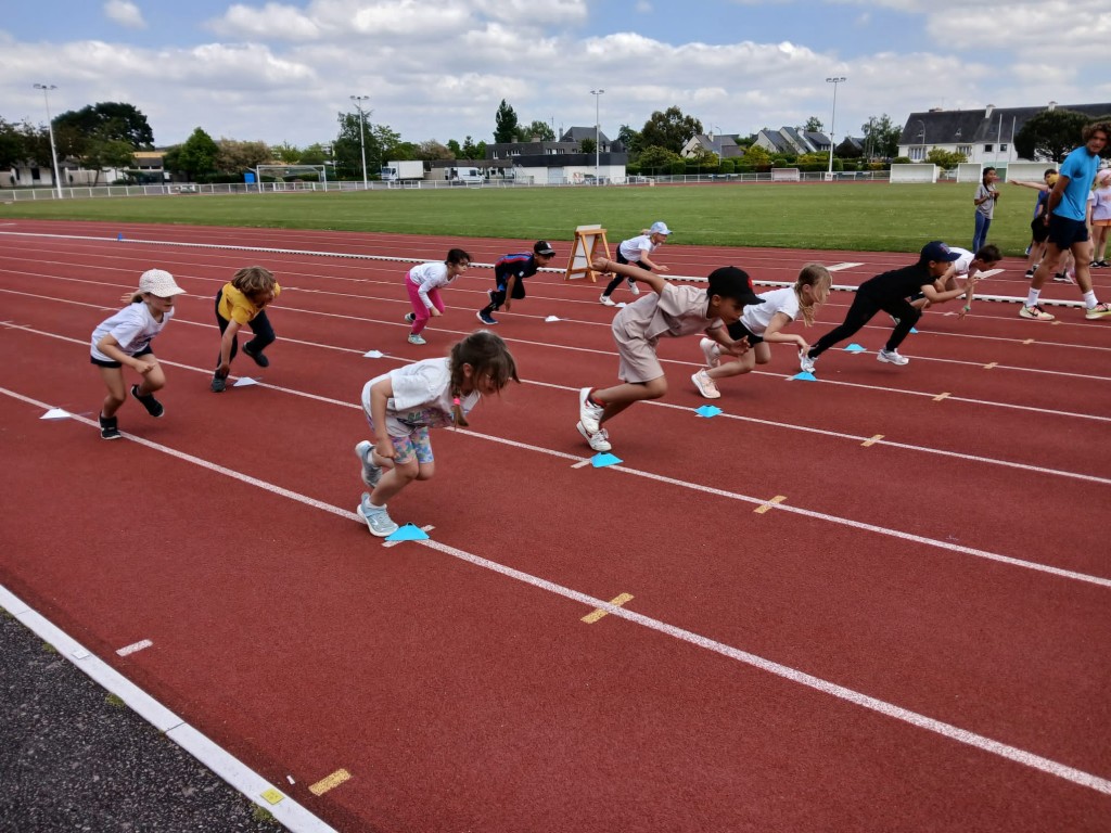 300 élèves initiés à l'athlétisme